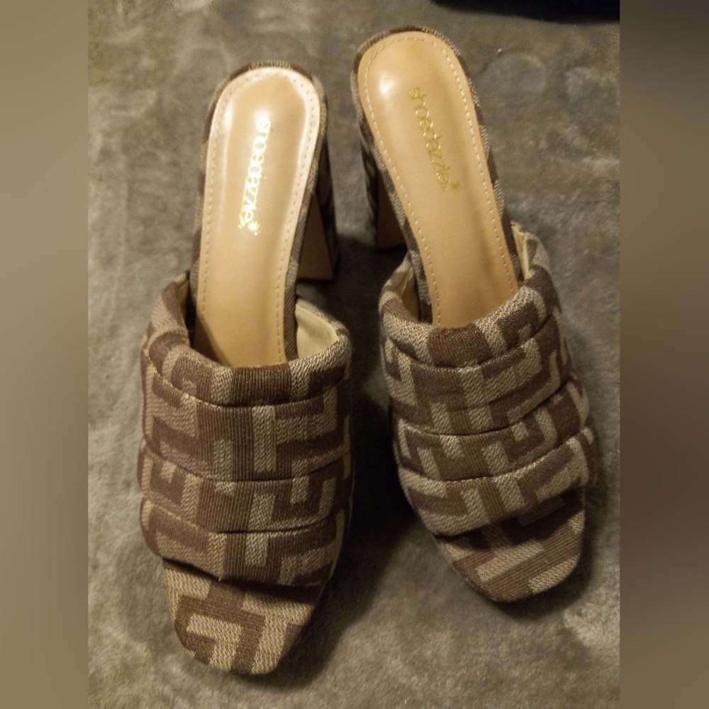 Shoes - Picture 1 of 4